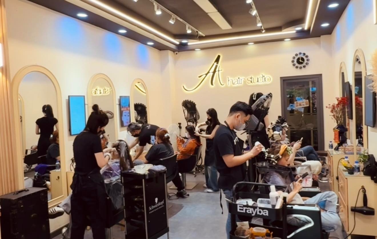 Toàn cảnh không gian Anh Tu Hair Studio