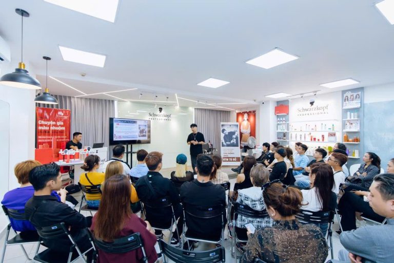 VỀ ANH TU HAIR STUDIO 9 Anh Tu Hair Studio - workshop moment 4