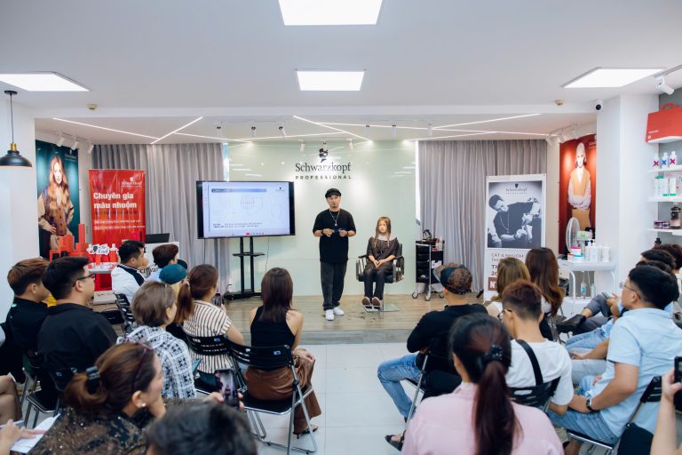 VỀ ANH TU HAIR STUDIO 10 Anh Tu Hair Studio - workshop moment 5